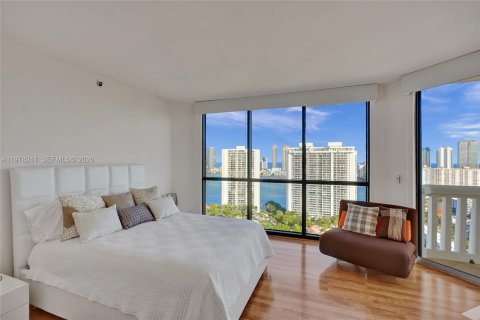 Condo in Aventura, Florida, 2 bedrooms  № 2041897 - photo 26