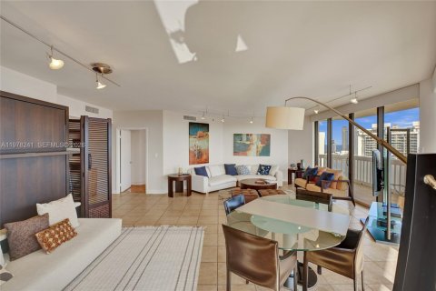 Condo in Aventura, Florida, 2 bedrooms  № 2041897 - photo 9