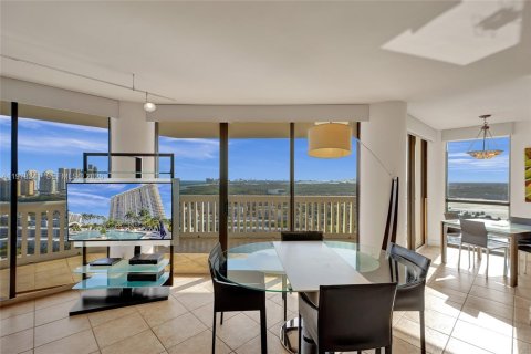 Condo in Aventura, Florida, 2 bedrooms  № 2041897 - photo 11