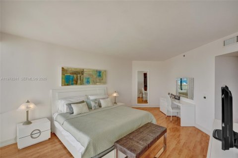 Condo in Aventura, Florida, 2 bedrooms  № 2041897 - photo 22