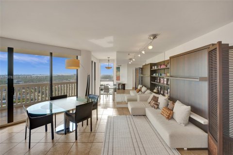 Condo in Aventura, Florida, 2 bedrooms  № 2041897 - photo 10