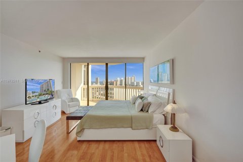 Condo in Aventura, Florida, 2 bedrooms  № 2041897 - photo 20