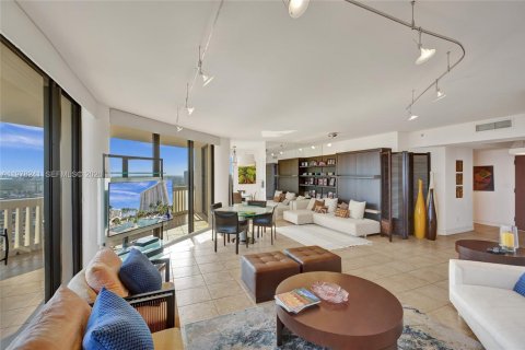 Condo in Aventura, Florida, 2 bedrooms  № 2041897 - photo 12