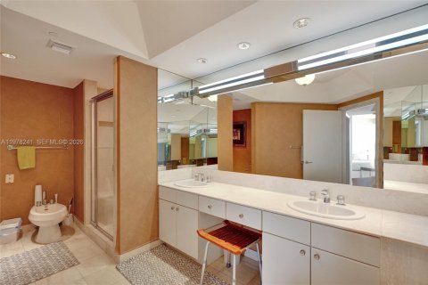 Condo in Aventura, Florida, 2 bedrooms  № 2041897 - photo 25