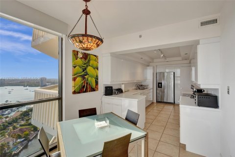 Condo in Aventura, Florida, 2 bedrooms  № 2041897 - photo 14