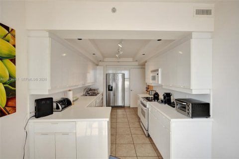 Condo in Aventura, Florida, 2 bedrooms  № 2041897 - photo 15