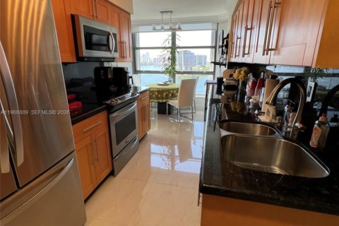 Condo in Aventura, Florida, 3 bedrooms  № 2031740 - photo 5