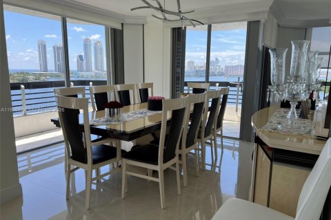 Condominio en Aventura, Florida, 3 dormitorios  № 2031740