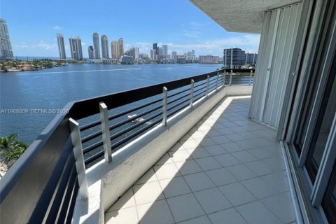 Condo in Aventura, Florida, 3 bedrooms  № 2031740 - photo 30