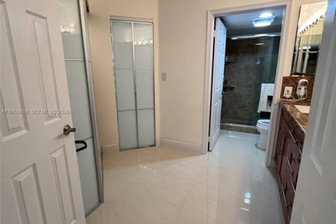 Condo in Aventura, Florida, 3 bedrooms  № 2031740 - photo 14