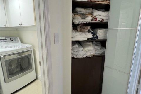 Condo in Aventura, Florida, 3 bedrooms  № 2031740 - photo 27