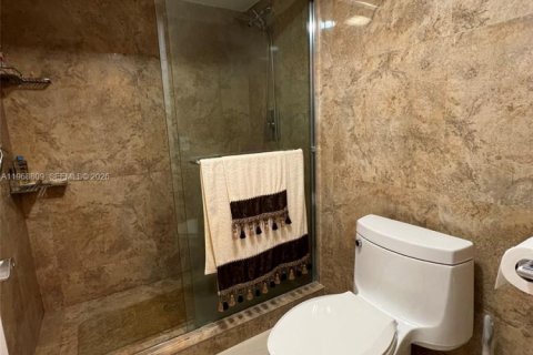 Condo in Aventura, Florida, 3 bedrooms  № 2031740 - photo 16
