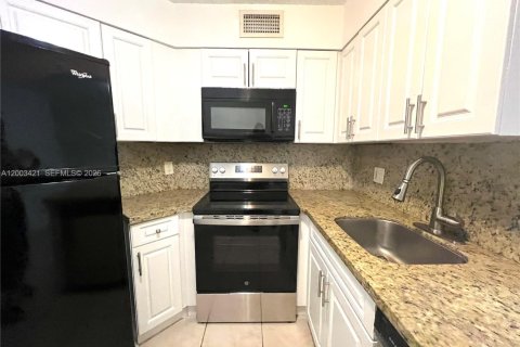 Copropriété à louer à Oakland Park, Floride: 2 chambres, 82.68 m2 № 2066624 - photo 7