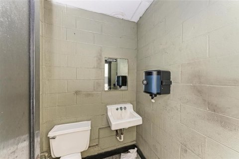 Commercial property in Sarasota, Florida 385.54 sq.m. № 2230158 - photo 12