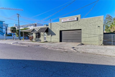 Commercial property in Sarasota, Florida 385.54 sq.m. № 2230158 - photo 7