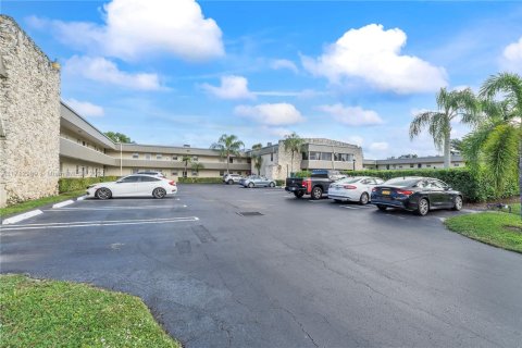 Condo in Royal Palm Beach, Florida, 2 bedrooms  № 1764461 - photo 22