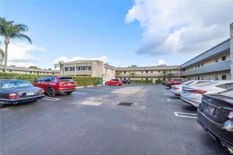 Condo in Royal Palm Beach, Florida, 2 bedrooms  № 1764461 - photo 21