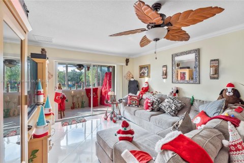Condo in Royal Palm Beach, Florida, 2 bedrooms  № 1764461 - photo 5