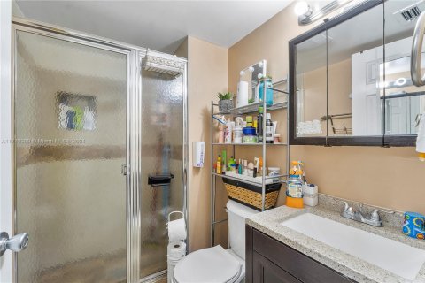 Condo in Royal Palm Beach, Florida, 2 bedrooms  № 1764461 - photo 12