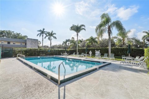 Condo in Royal Palm Beach, Florida, 2 bedrooms  № 1764461 - photo 19