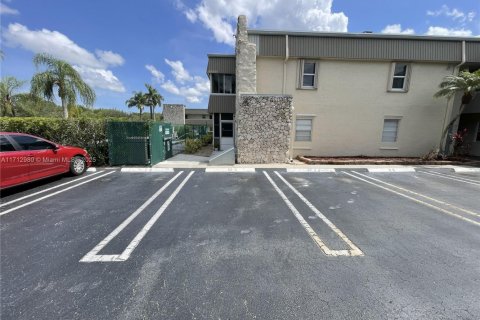 Condo in Royal Palm Beach, Florida, 2 bedrooms  № 1764461 - photo 26
