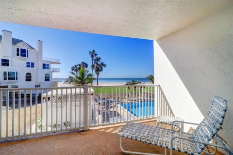 Condo in Redington Shores, Florida, 2 bedrooms  № 1568901 - photo 10