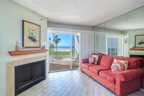 Condo in Redington Shores, Florida, 2 bedrooms  № 1568901 - photo 9