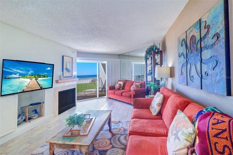 Condo in Redington Shores, Florida, 2 bedrooms  № 1568901 - photo 8