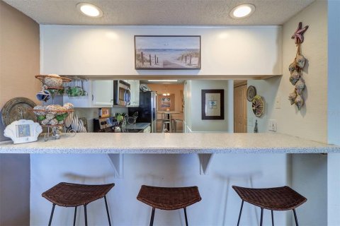 Condo in Redington Shores, Florida, 2 bedrooms  № 1568901 - photo 20