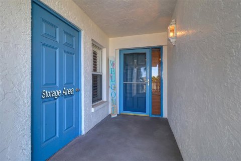 Condo in Redington Shores, Florida, 2 bedrooms  № 1568901 - photo 6