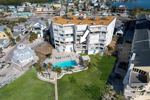 Condo in Redington Shores, Florida, 2 bedrooms  № 1568901 - photo 4