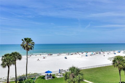 Condo in Redington Shores, Florida, 2 bedrooms  № 1568901 - photo 12