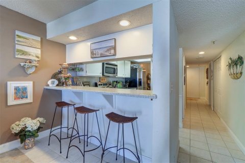 Condo in Redington Shores, Florida, 2 bedrooms  № 1568901 - photo 19