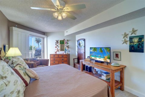 Condo in Redington Shores, Florida, 2 bedrooms  № 1568901 - photo 28