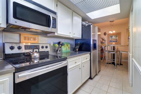 Condo in Redington Shores, Florida, 2 bedrooms  № 1568901 - photo 23