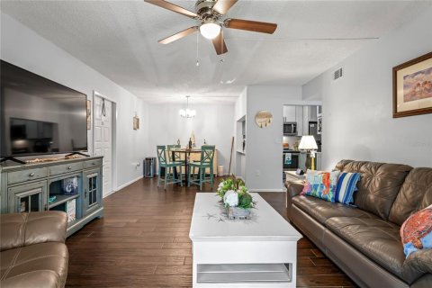Condo in Tarpon Springs, Florida, 2 bedrooms  № 1274600 - photo 9
