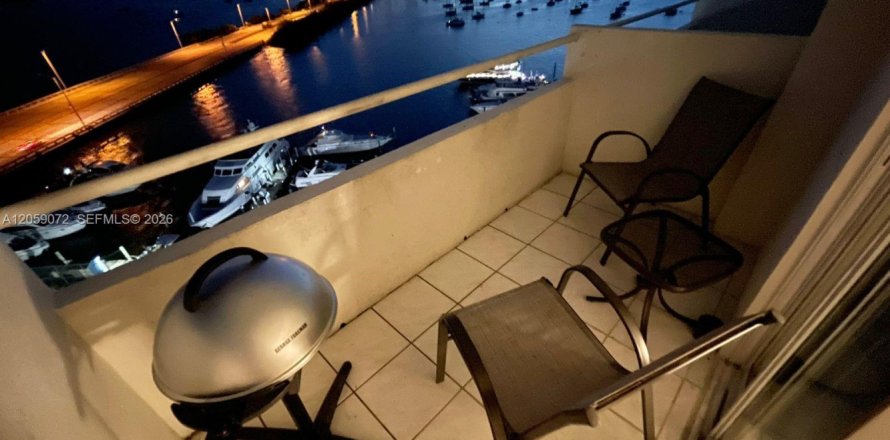 Studio à Condo à North Bay Village, Floride  № 2169148