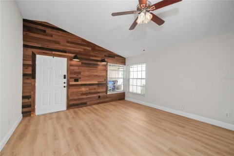 House in Palm Harbor, Florida 3 bedrooms, 104.42 sq.m. № 2140448 - photo 2