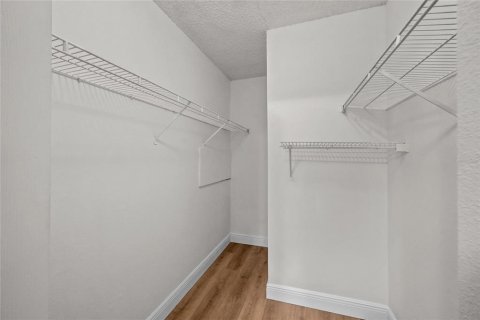 House in Palm Harbor, Florida 3 bedrooms, 104.42 sq.m. № 2140448 - photo 4