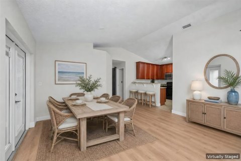 House in Palm Harbor, Florida 3 bedrooms, 104.42 sq.m. № 2140448 - photo 11