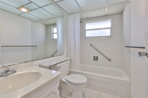 House in Sun City Center, Florida 2 bedrooms, 89.19 sq.m. № 2218265 - photo 15