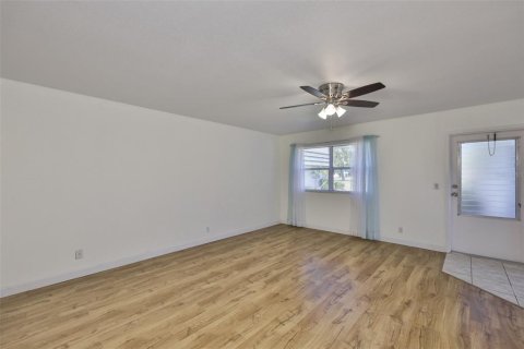House in Sun City Center, Florida 2 bedrooms, 89.19 sq.m. № 2218265 - photo 4