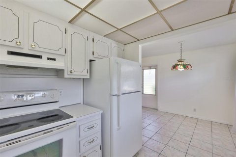 House in Sun City Center, Florida 2 bedrooms, 89.19 sq.m. № 2218265 - photo 9