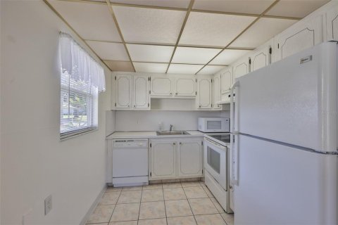 House in Sun City Center, Florida 2 bedrooms, 89.19 sq.m. № 2218265 - photo 8