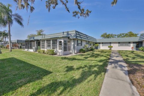 House in Sun City Center, Florida 2 bedrooms, 89.19 sq.m. № 2218265 - photo 18
