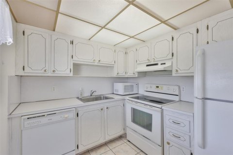 House in Sun City Center, Florida 2 bedrooms, 89.19 sq.m. № 2218265 - photo 7