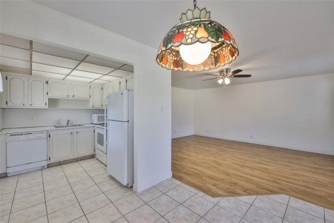 House in Sun City Center, Florida 2 bedrooms, 89.19 sq.m. № 2218265 - photo 6
