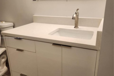 Condominio en alquiler en Hialeah, Florida, 2 dormitorios, 91.23 m2 № 1945148 - foto 13