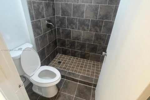 Condominio en alquiler en Hialeah, Florida, 2 dormitorios, 91.23 m2 № 1945148 - foto 18