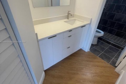 Condominio en alquiler en Hialeah, Florida, 2 dormitorios, 91.23 m2 № 1945148 - foto 16